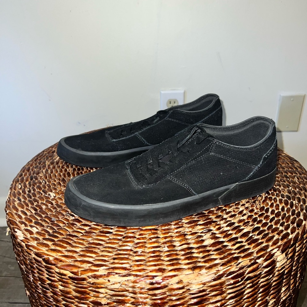 Men's Black Volcom Casual Skate Sneakers size 9.5
